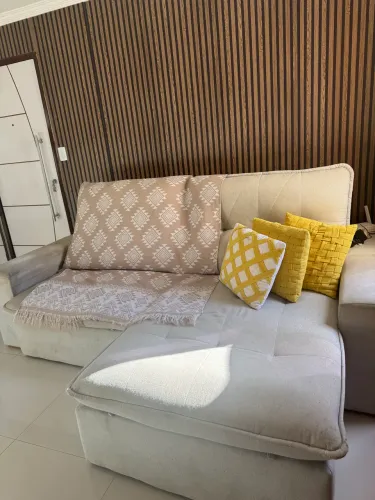 Vendo um sofá da lar shopping