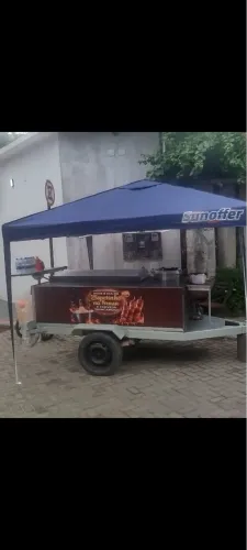 Vendo treiler reboque, para trabalhar com churrasquinho, milho cozido e bebidas em geral.