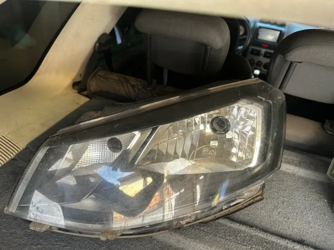 Farol Volkswagen, voyage saveiro e etc