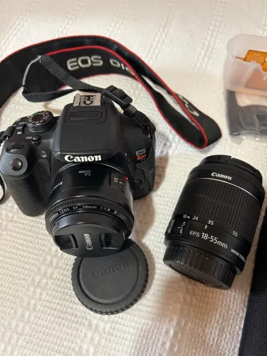 Câmera Canon T5i com lentes 18-55mm e 50mm