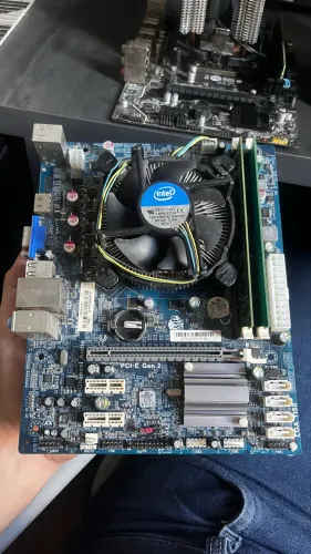 Placa mae 1155 + i3 3220 + 8gb ram ddr3 2x4