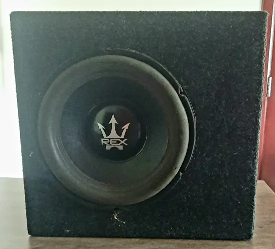 Subwoofer Magnum Rex Extreme 10" 800W RMS + caixa selada MDF com engate rápido
