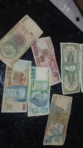 Notas e moedas antigas