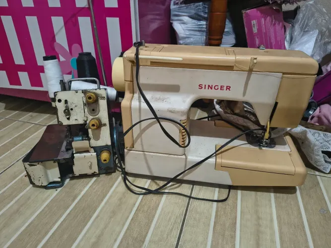 Vende-se máquina overloque e reta