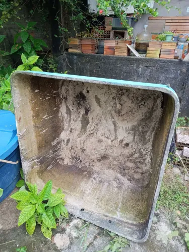 Caixa dagua modelo antigo 600 litros boa pra criação de peixes 