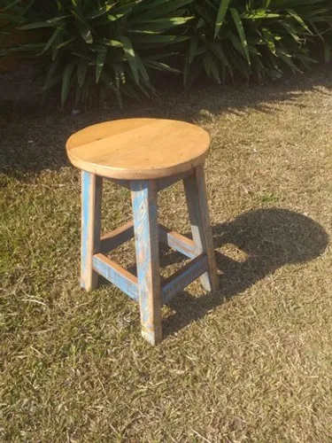 Banqueta Baixa em Madeira de Demolição Redonda Aluzada