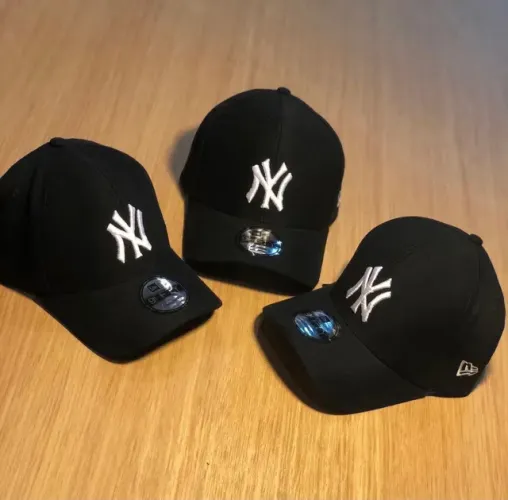 Bonés New era