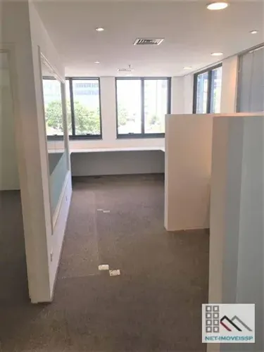 Conjunto Comercial (60m²), 2 Banheiros, 1 Vaga. Próximo do Hospital São Luiz