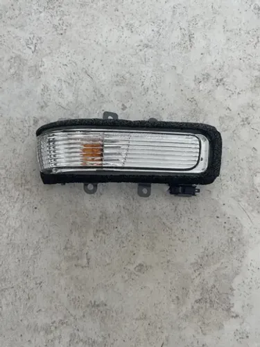 Pisca Retrovisor Lado Esquerdo Toyota Hilux 2011 A 2015 novo original Toyota.