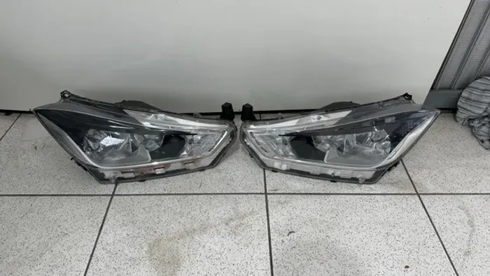 Farol nissan Kicks par