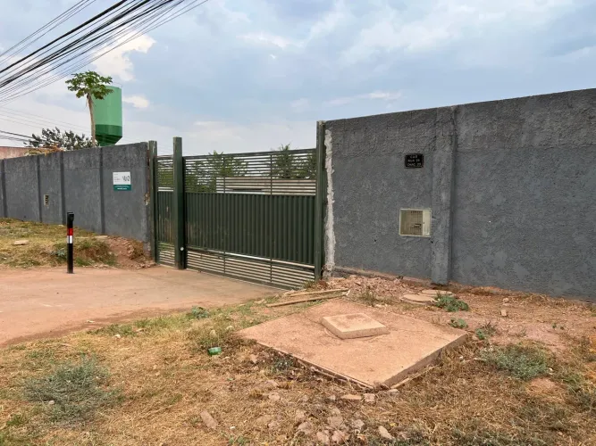 Lote top plano 400 metros condomínio pequeno de alto padrão 