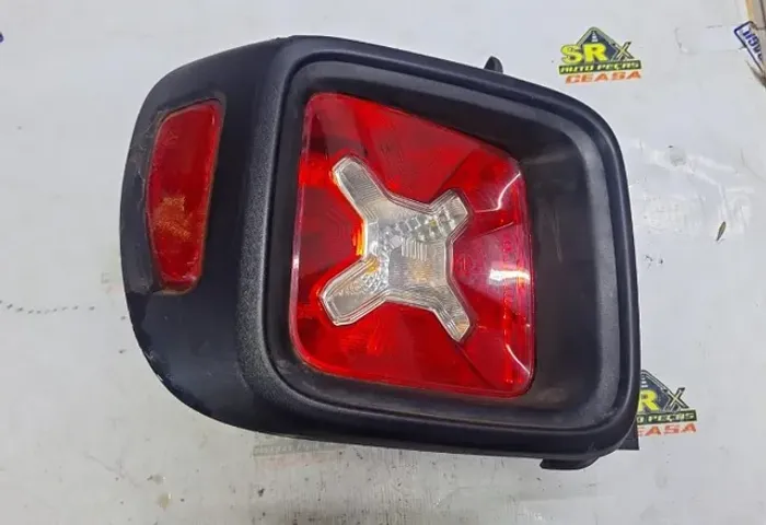 Lanterna Esquerda Renegade