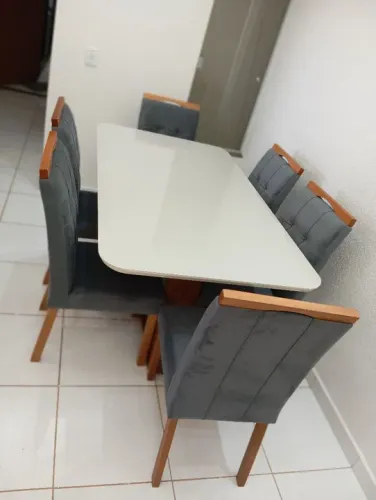 Mesa de jantar 6 lugares ( cadeiras em madeira maciça )