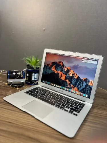 Macbook Air 2011 Model A1369 Intel core i5 1.7MHz 4GB DDR3 120GB SSD 