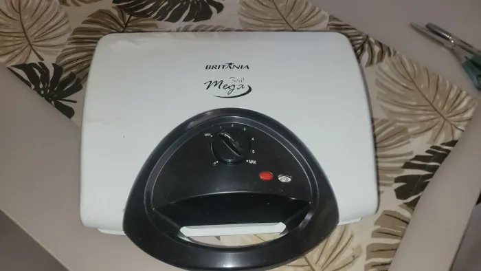 Grill Britânia Mega antigo funcionando