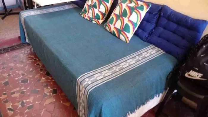 Cama box solteiro, bom estado, acompanha colchão, cabeceira em mdf é opcional. E outros.