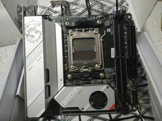 Placa mãe B650 ITX AM5 MSI B650i Edge wi-fi mini itx + secure frame