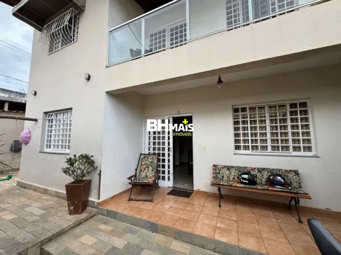 CASA 3 QUARTOS A VENDA NO BAIRRO JARDIM LEBLON