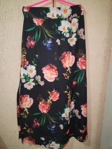Saia Longa Floral Elegante e 2 vestidos