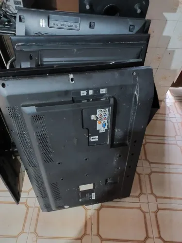 Lote de 10(Dez) Televisores Lcd 32 Polegadas Variadas Pra Consertar ou Aproveitar Peças.