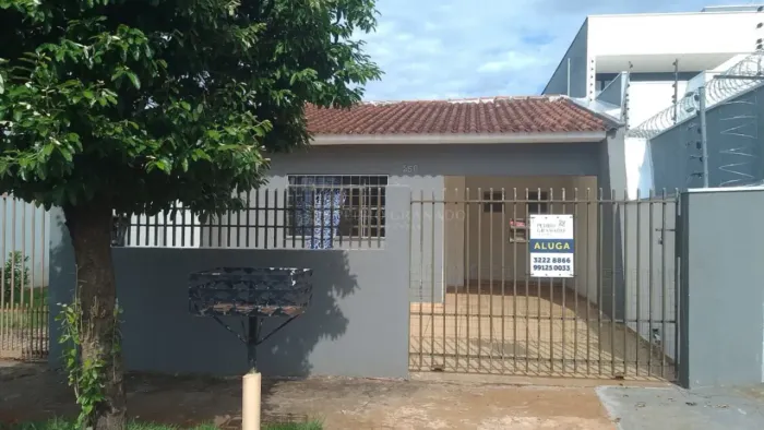 Casa para Locação - 2 Quartos, Quintal Grande - Rua Peru - Jardim Alvorada/Maringá-PR