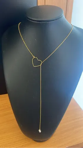 Colar coração vazado com pingente de zircônia