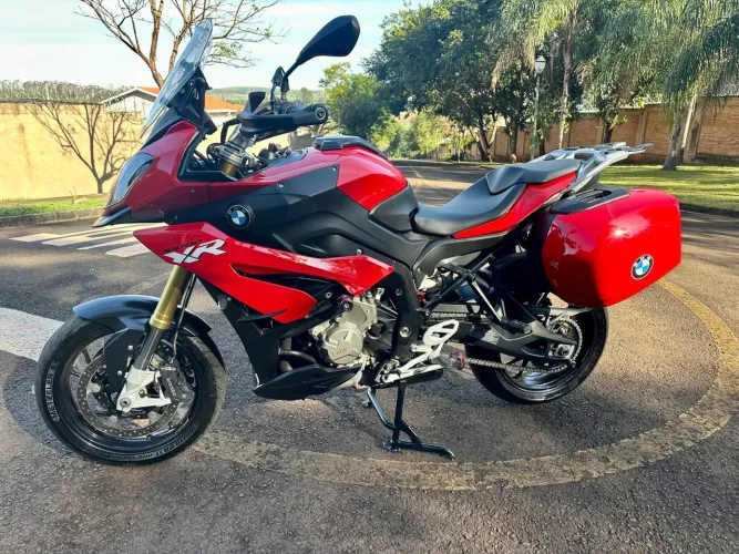 BMW S1000XR 2018 com apenas 33mil KM
