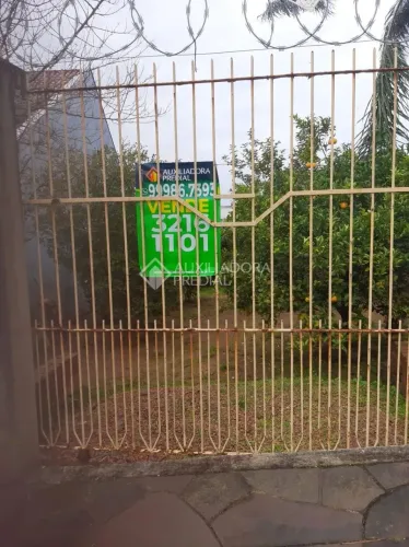 Terreno à venda no bairro Lomba do Pinheiro com 220 m² de área disponível.