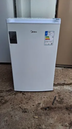 Frigobar Midea 120 litros 10 meses de uso