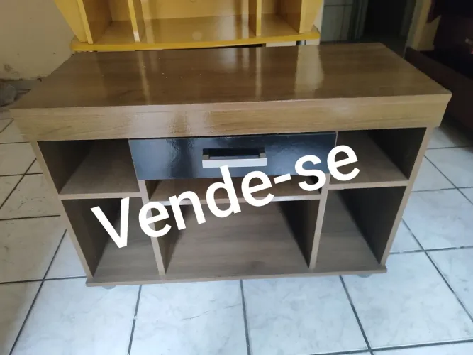Rack de TV com gaveta