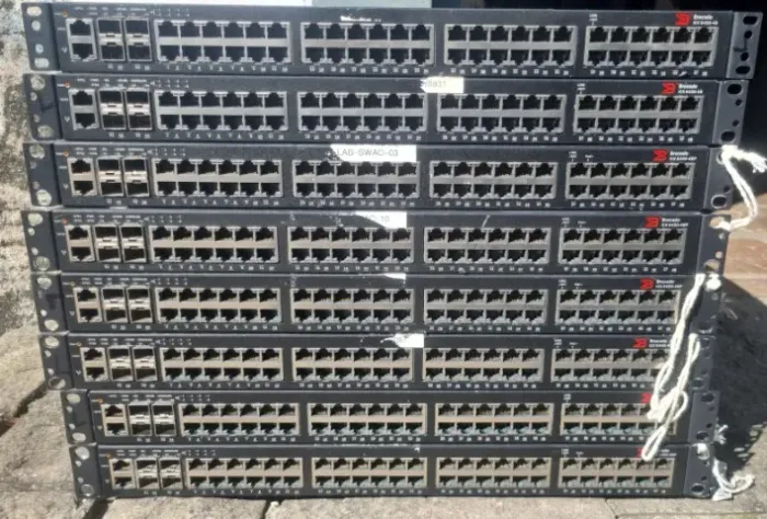 Switch Brocade ICX 6450 48x Gigabit 2x 1GbE SFP 2x 1/10Gb SFP+