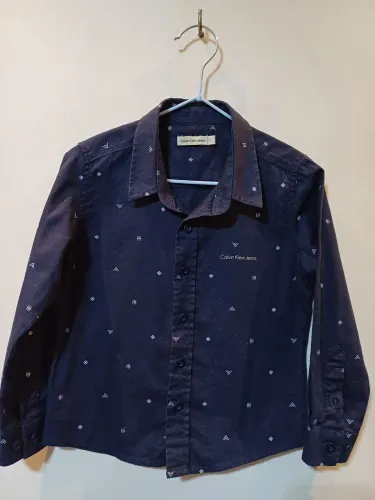 Camisa Calvin Klein( semi-nova)Azul marinho Infantil