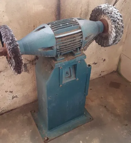Politriz de Coluna Industrial Trifásica 2CV com Roda de Pano