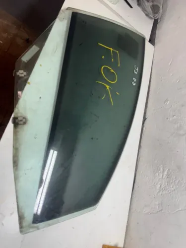 Vidro dianteiro direito Jac J3