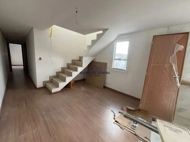 Cobertura 2 quartos e 3 banhos à venda no Serrano
