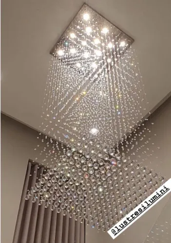 Lustre de Cristal Elegante para Decoração