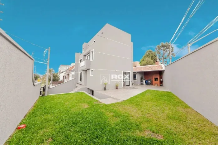 Sobrado com 4 quartos e amplo quintal à venda, 304 m² por R$ 1.498.000,00 - Pilarzinho, Cu