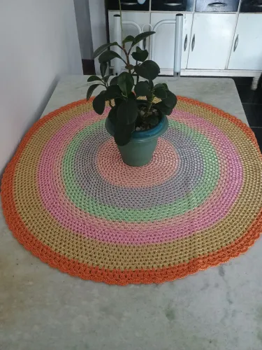 Peças em crochê colorido
