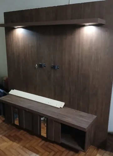Painel com Led Cor Imbuia com Gevtão e Prateleiras<br>