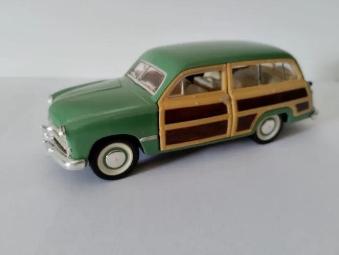 Kinsmart - Miniatura Ford Woody Wagon - Valor Unitário