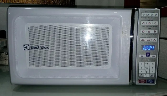 Microondas Electrolux 110Vts/34Lts modelo atual, estado de semi novo. Compare.
