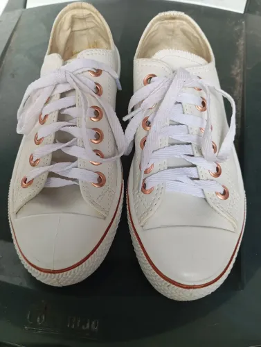 Tênis feminino tamanho 34 semi novo 