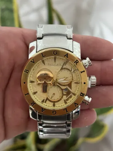 Relógio Bvlgari -  Modelo Justiceiro com Caveira no Mostrador - Entrega gratis
