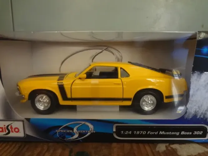 Miniaturas Maisto em escala 1/24 Audi Bmw Mustang 17jcd