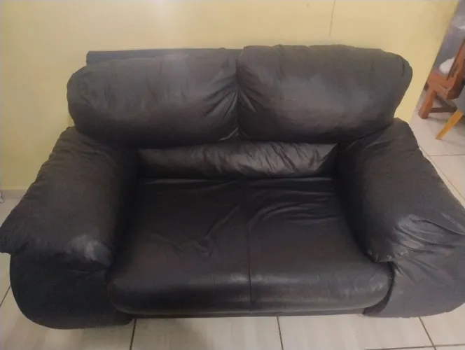 Vendo um sofá dois lugares