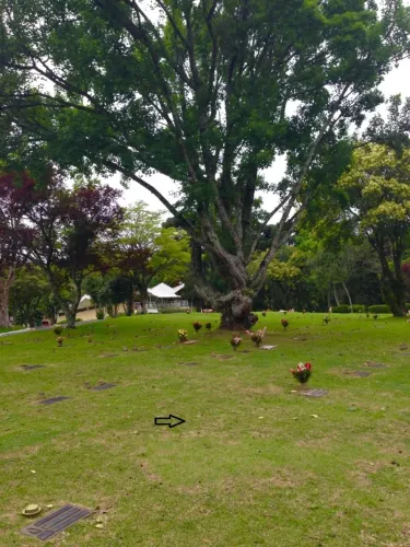 Vende-se Jazigo (sepulcro/túmulo/sepultura) no Cemitério Parque Iguaçu - Curitiba/PR