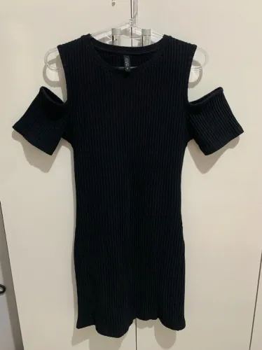 (TAM: P) VESTIDO PRETO RENNER OMBROS DE FORA