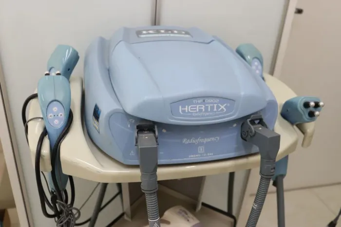Aparelho de Radiofrequência Hertix THF 0902 - Novo