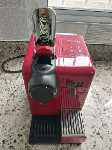 Cafeteira Nespresso Vermelha, Aceito Trocar!