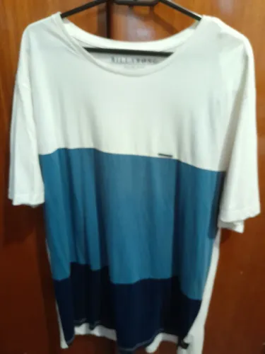 Camiseta Billabong Azul e branca GG
